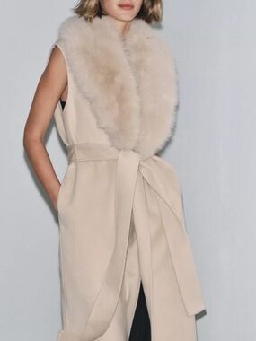 Zara Cream Sleeveless Wool Vest with Plush Fur Collar
